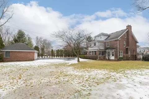 Exterior - 1009 Yorkshire, Grosse Pointe Park, MI 48230 photo 6 of 7