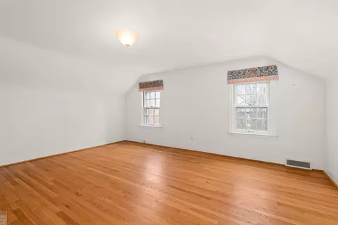 Bedroom - 1009 Yorkshire, Grosse Pointe Park, MI 48230 photo 4 of 4