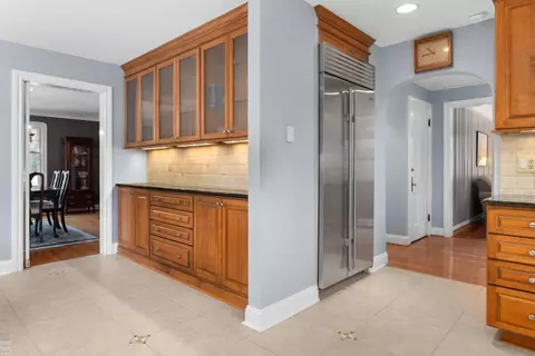 Entry Way - 1009 Yorkshire, Grosse Pointe Park, MI 48230 photo 3 of 4