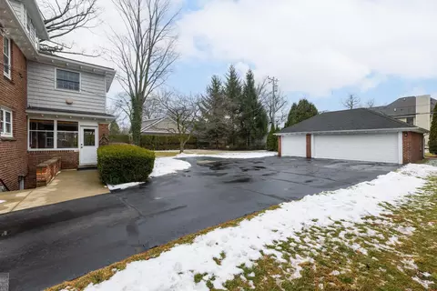 Exterior - 1009 Yorkshire, Grosse Pointe Park, MI 48230 photo 4 of 7