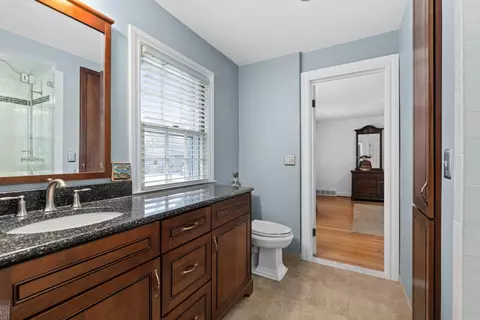 Bath - 1009 Yorkshire, Grosse Pointe Park, MI 48230 photo 2 of 4