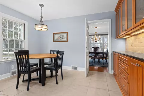 Dining - 1009 Yorkshire, Grosse Pointe Park, MI 48230 photo 2 of 2