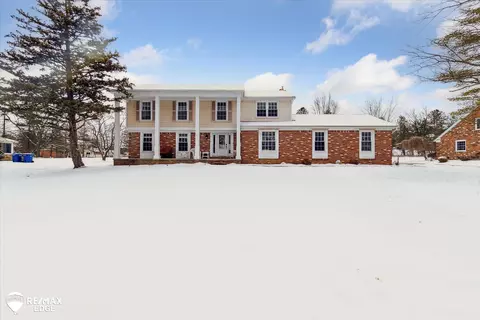 510 Charing Cross, Grand Blanc, MI 48439