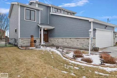 37650 Lakeville, Harrison Township, MI 48045