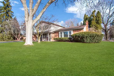 5547 Kingsmill, Bloomfield Hills, MI 48301