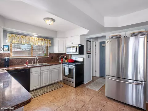 Kitchen - 13227 Darryl, Warren, MI 48088 photo 2 of 4