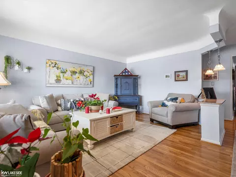 Living - 13227 Darryl, Warren, MI 48088 photo 2 of 10