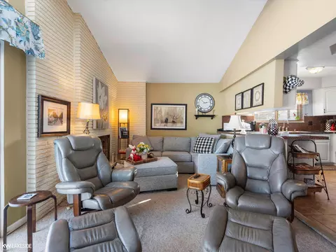 Living - 13227 Darryl, Warren, MI 48088 photo 9 of 10