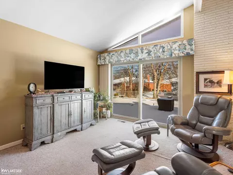 Living - 13227 Darryl, Warren, MI 48088 photo 8 of 10