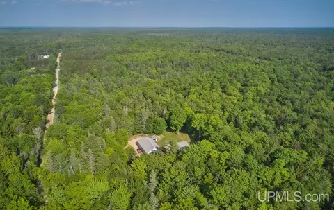 e10501 Old Indiantown Road, Munising, MI 49862