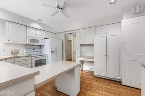 Kitchen - 262 Stephens, Grosse Pointe Farms, MI 48236 photo 1 of 5