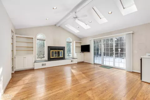 Living - 262 Stephens, Grosse Pointe Farms, MI 48236 photo 3 of 5
