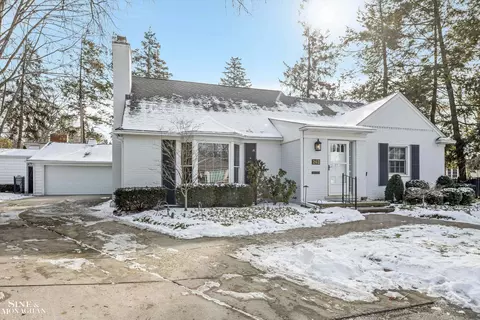 Exterior - 262 Stephens, Grosse Pointe Farms, MI 48236 photo 2 of 8