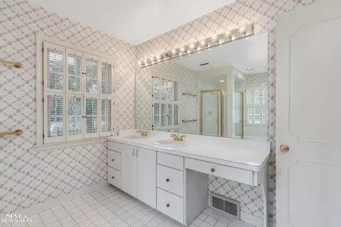 Bath - 262 Stephens, Grosse Pointe Farms, MI 48236 photo 4 of 5