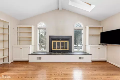 Living - 262 Stephens, Grosse Pointe Farms, MI 48236 photo 4 of 5