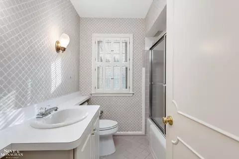 Bath - 262 Stephens, Grosse Pointe Farms, MI 48236 photo 1 of 5