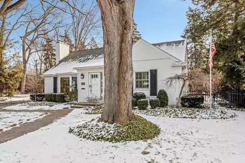 Exterior - 262 Stephens, Grosse Pointe Farms, MI 48236 photo 3 of 8