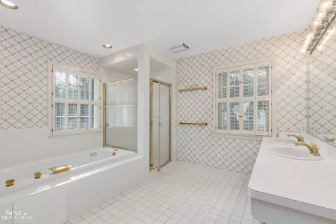 Bath - 262 Stephens, Grosse Pointe Farms, MI 48236 photo 3 of 5