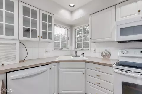 Kitchen - 262 Stephens, Grosse Pointe Farms, MI 48236 photo 3 of 5