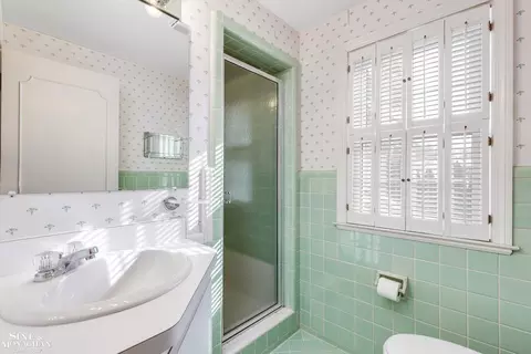 Bath - 262 Stephens, Grosse Pointe Farms, MI 48236 photo 5 of 5