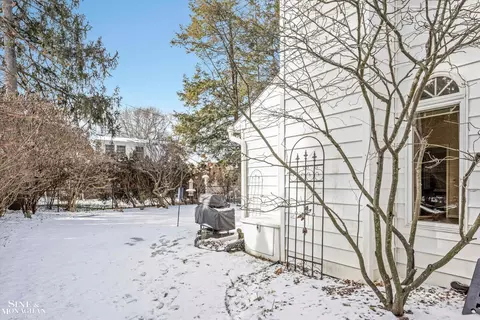 Exterior - 262 Stephens, Grosse Pointe Farms, MI 48236 photo 5 of 8