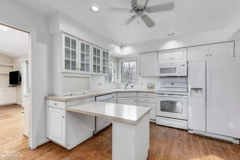 Kitchen - 262 Stephens, Grosse Pointe Farms, MI 48236 photo 2 of 5
