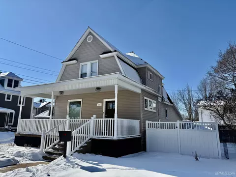 712 S 10th, Escanaba, MI 49829