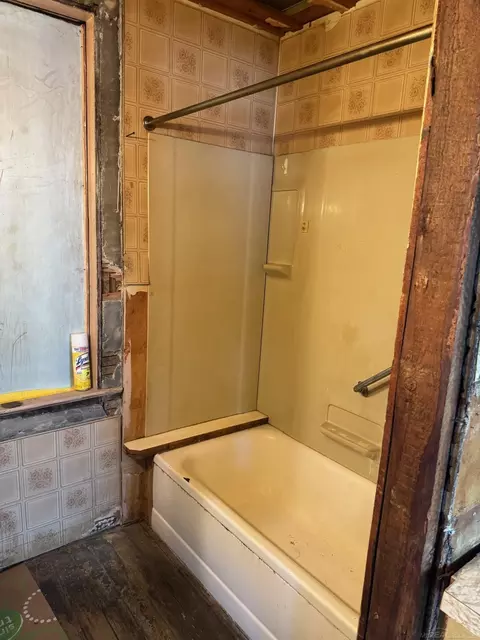 Bath - 1720 Washington, Algonac, MI 48001 photo 2 of 2