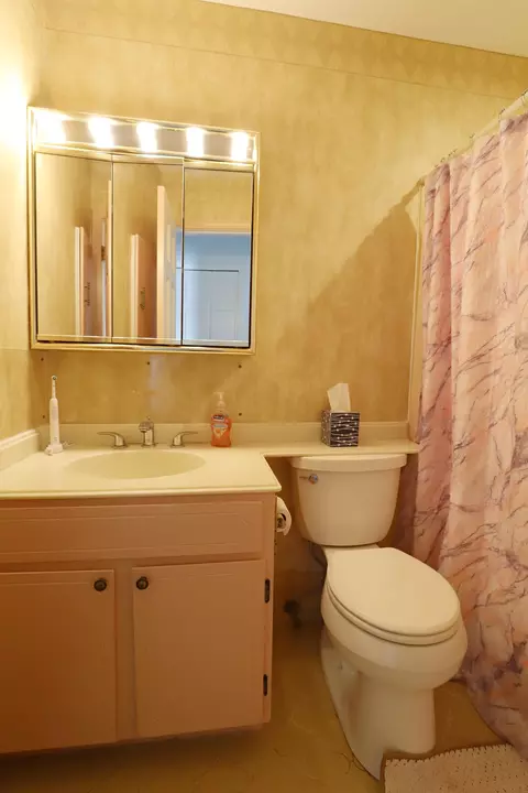 Bath - 3047 Vineyard, Flushing, MI 48433 photo 2 of 2