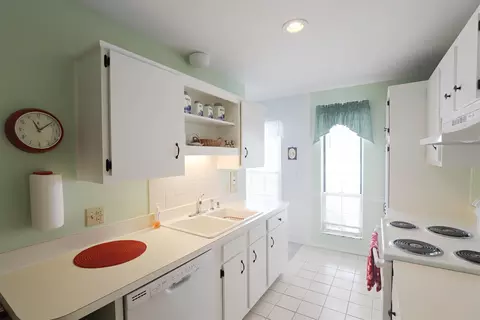 Kitchen - 3047 Vineyard, Flushing, MI 48433 photo 2 of 2
