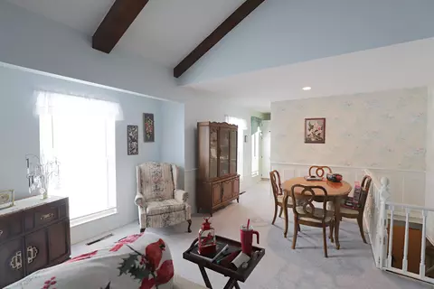Dining - 3047 Vineyard, Flushing, MI 48433 photo 1 of 2