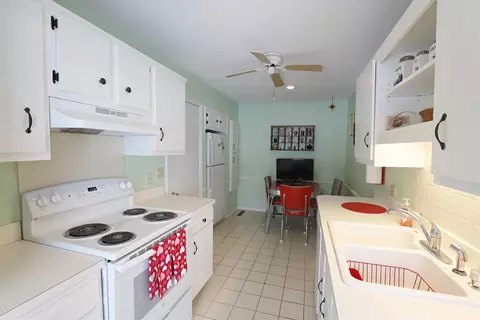 Kitchen - 3047 Vineyard, Flushing, MI 48433 photo 1 of 2