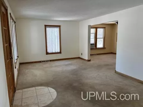 213 Oak, Munising, MI 49862 photo 9