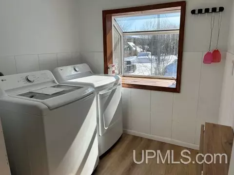 213 Oak, Munising, MI 49862 photo 34