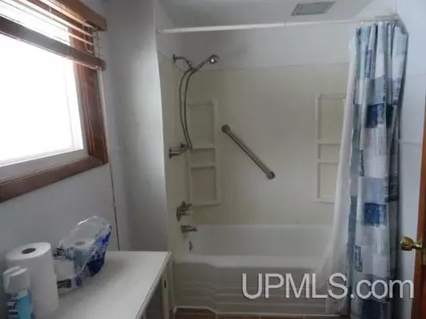 213 Oak, Munising, MI 49862 photo 24