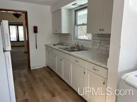 213 Oak, Munising, MI 49862 photo 4