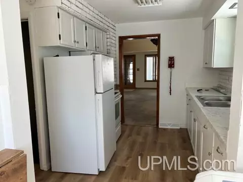 213 Oak, Munising, MI 49862 photo 5