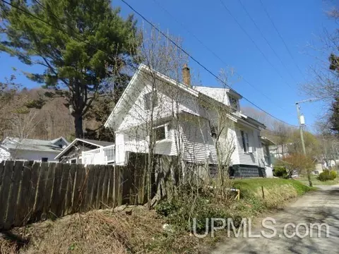213 Oak, Munising, MI 49862 photo 37