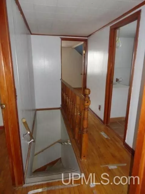 213 Oak, Munising, MI 49862 photo 23