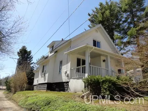 213 Oak, Munising, MI 49862 photo 3