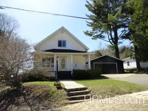 213 Oak, Munising, MI 49862 photo 2