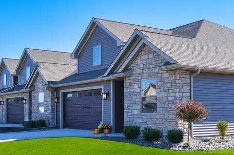 7 Willow Pointe, Freeland, MI 48623