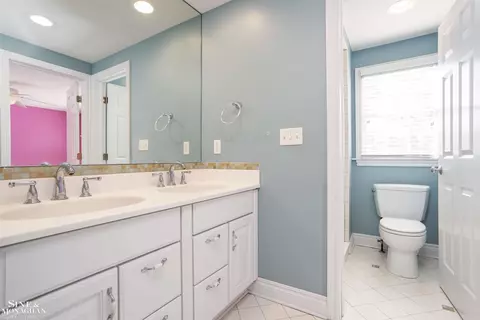 Bath - 911 Whittier, Grosse Pointe, MI 48230 photo 2 of 7