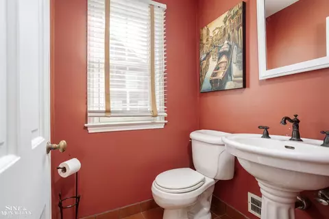 Bath - 911 Whittier, Grosse Pointe, MI 48230 photo 1 of 7