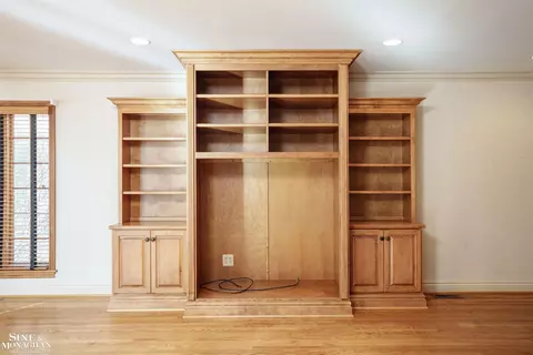 Living - 911 Whittier, Grosse Pointe, MI 48230 photo 4 of 5