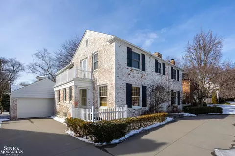 Exterior - 911 Whittier, Grosse Pointe, MI 48230 photo 9 of 11