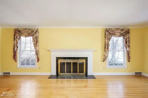 Living - 911 Whittier, Grosse Pointe, MI 48230 photo 2 of 5