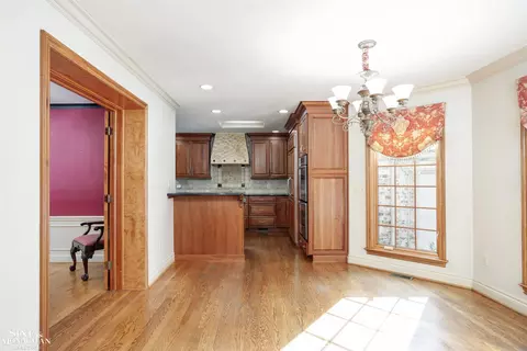 Dining - 911 Whittier, Grosse Pointe, MI 48230 photo 3 of 3