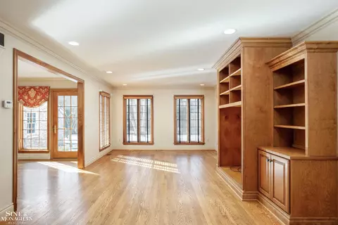 Living - 911 Whittier, Grosse Pointe, MI 48230 photo 3 of 5