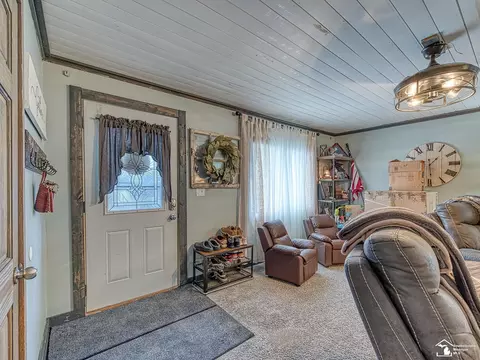 Entry Way - 3330 Cloverdale, Monroe, MI 48162 photo 1 of 4